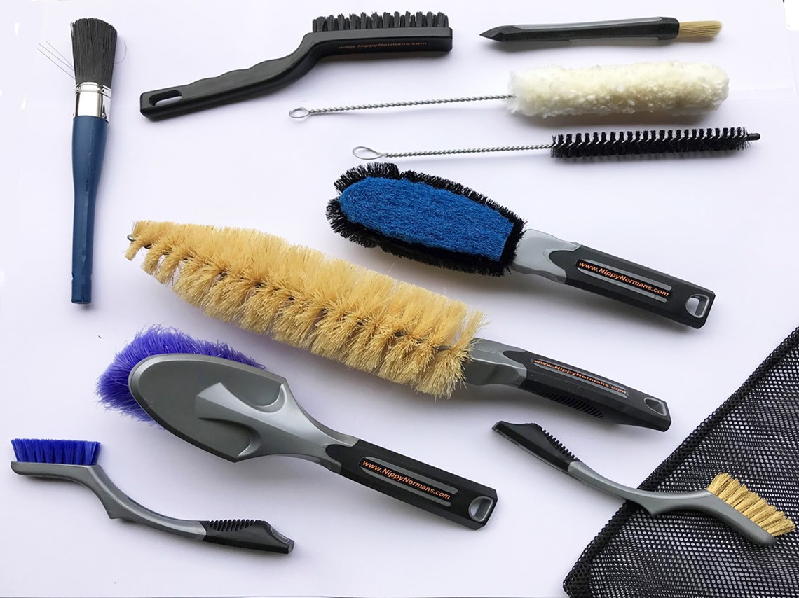 Nippy Normans wash & dry Brush Combo – 11 piece brush kit, Bio